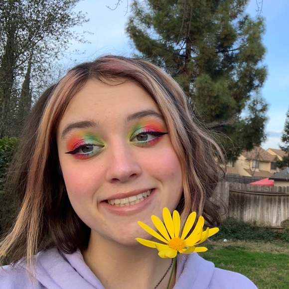 Meet your Posher, Dani - Picture 5 of 5